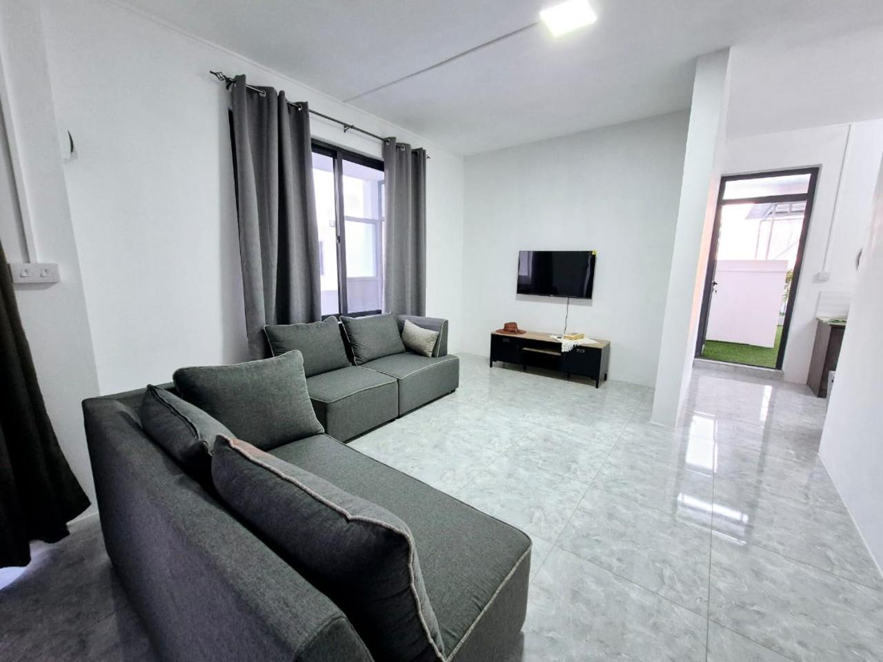 Skyview Apartment- Rooftop Penthouse With Sunset & Sea Views Flic en Flac Екстер'єр фото