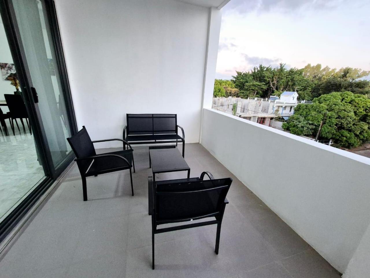 Skyview Apartment- Rooftop Penthouse With Sunset & Sea Views Flic en Flac Екстер'єр фото
