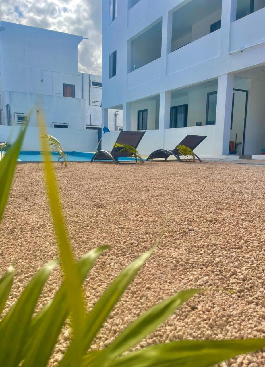 Skyview Apartment- Rooftop Penthouse With Sunset & Sea Views Flic en Flac Екстер'єр фото