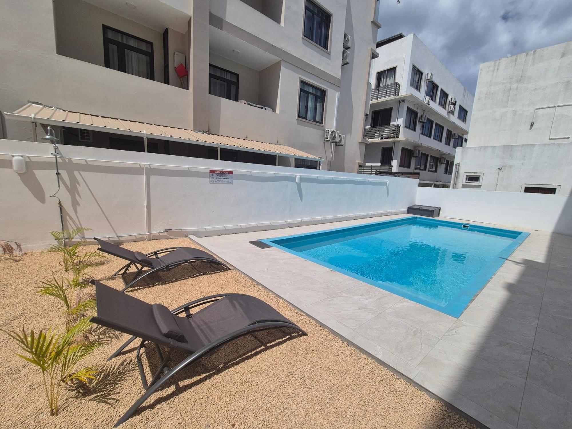 Skyview Apartment- Rooftop Penthouse With Sunset & Sea Views Flic en Flac Екстер'єр фото