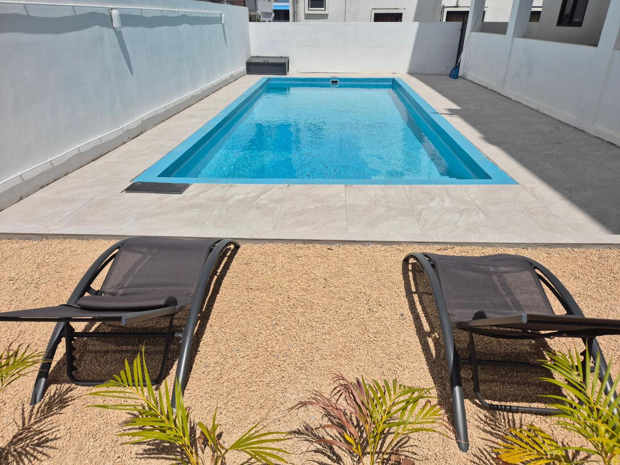 Skyview Apartment- Rooftop Penthouse With Sunset & Sea Views Flic en Flac Екстер'єр фото
